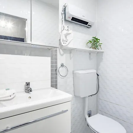 - Quiet Aparment 아파트