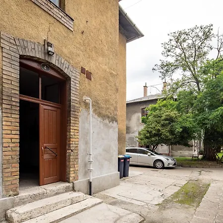 - Quiet Aparment Apartament Budapeszt